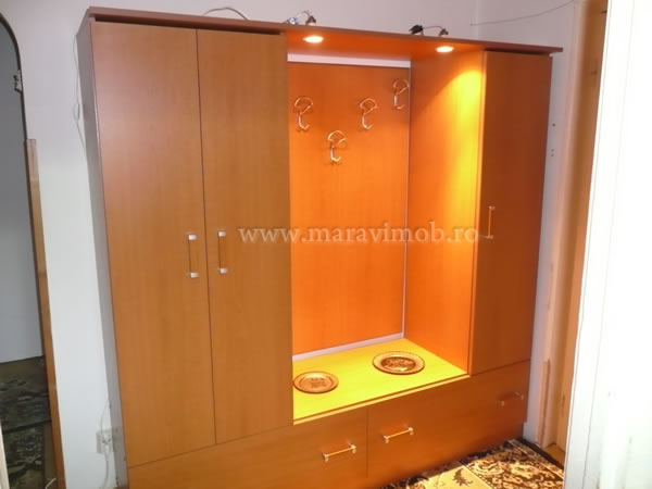 mobila hol cu spoturi incastrate