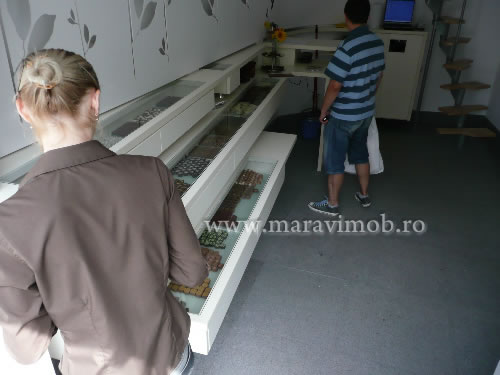 mobilier magazin vitrine